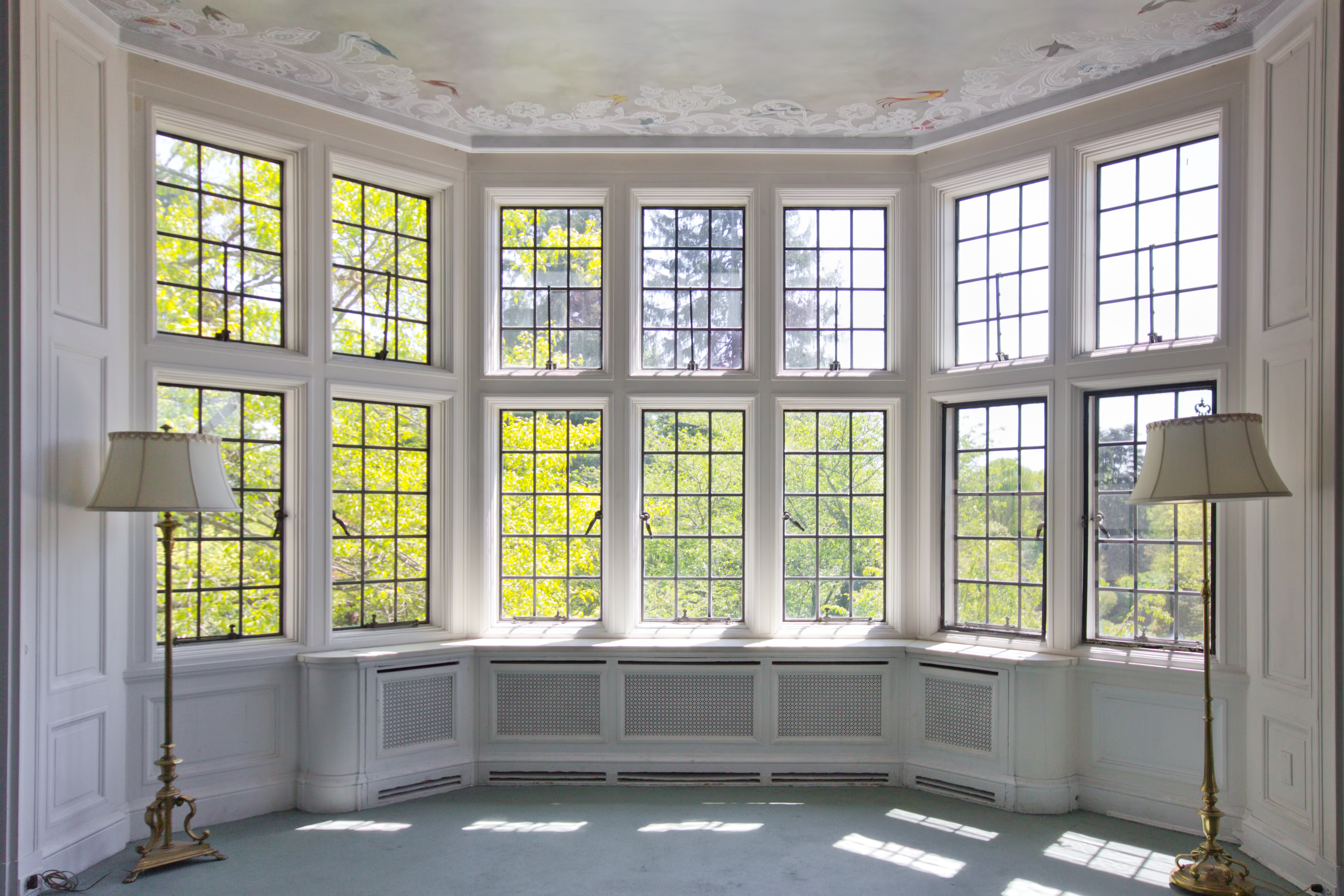 Bay Windows vs. Bow Windows