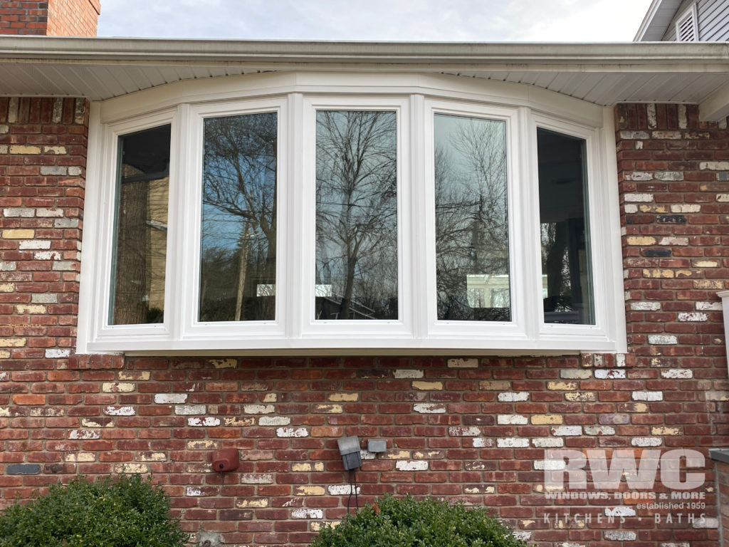 Bay window styles , are bow windows outdated , bow windows vs bay windows , bay window sizes , what is the difference between a bow and a bay window , kitchen , modern