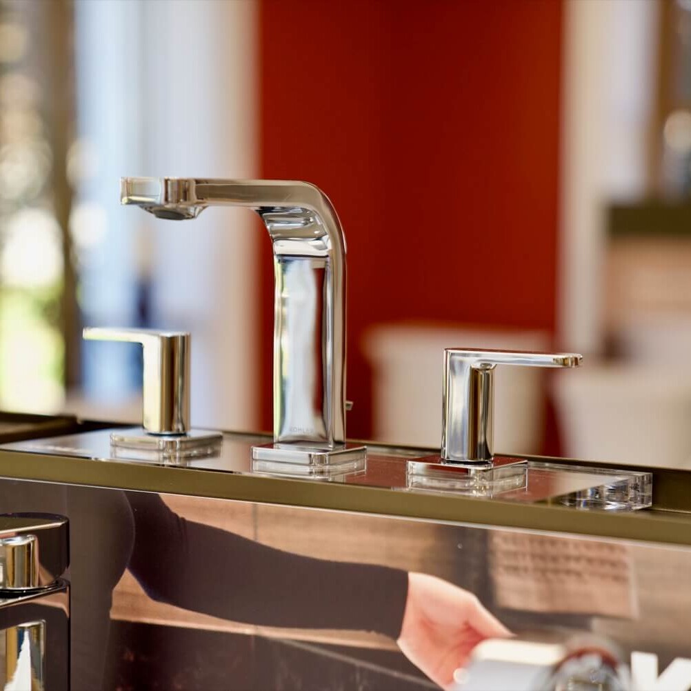 Modern, chrome sink display
